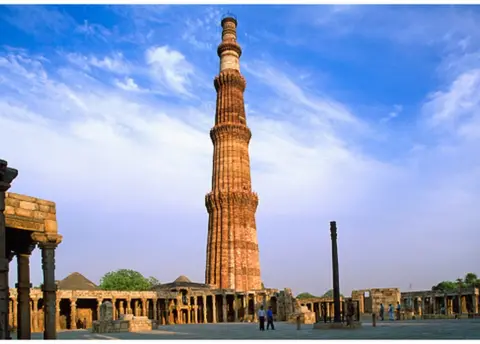 Qutub Minar in local delhi city tour
